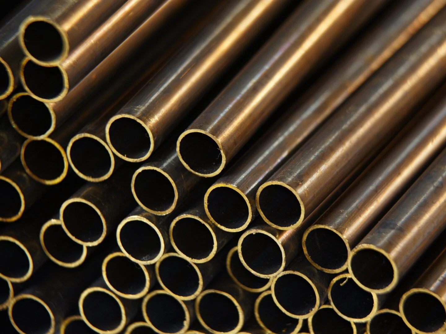 bronzovye-kruglye-truby-txt