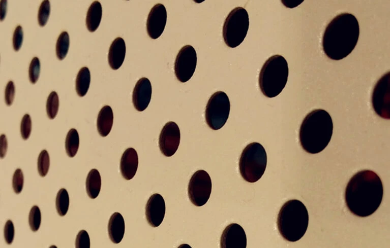 Медно-никелевый перфорированный лист 0.6 мм МНЖ 5-1 ГОСТ 492-2006