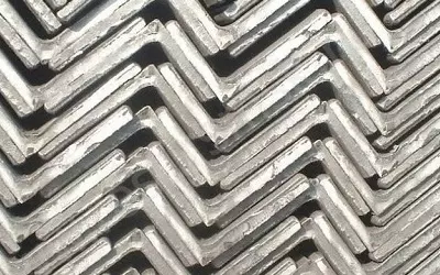 Стальной неравнополочный уголок горячекатаный 09Г2 100x65x7 ГОСТ 8510-86